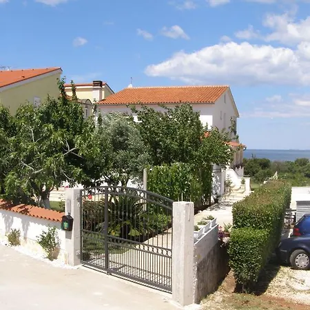 Tina Apartamento Pula