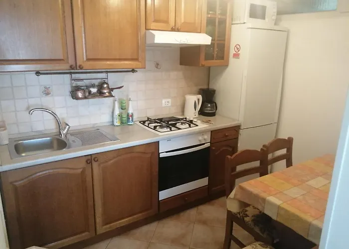 Tina 아파트 풀라