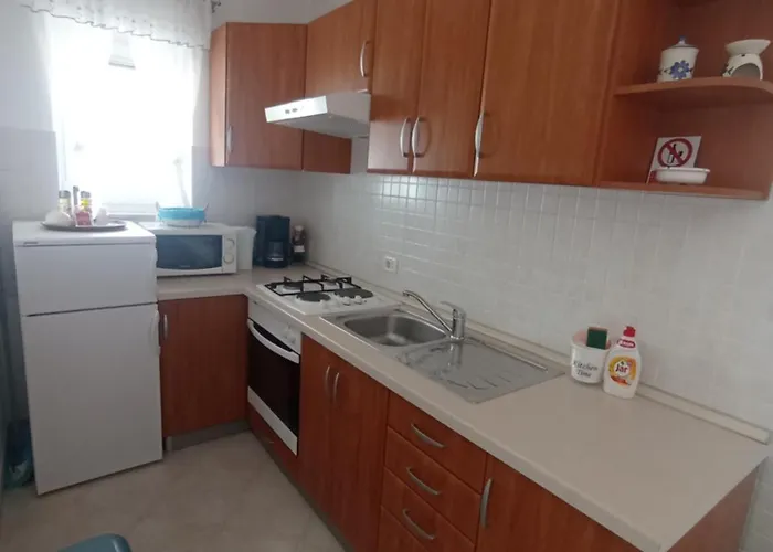 Tina 아파트 풀라