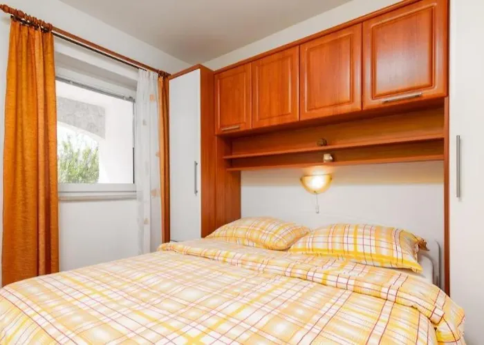 Tina 아파트 풀라