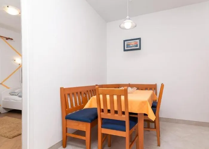 Tina 아파트 풀라