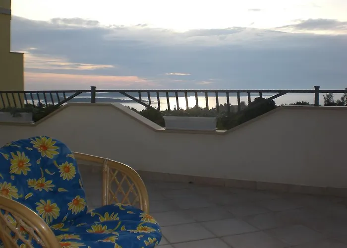 Tina 아파트 풀라